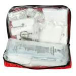 KIT DE PRIMEIROS SOCORROS DIN131642022 VERMELHO scaled 2.webp