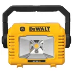 LUZ LED COMPACTA XR 1812V SCARREGBAT DEWALT 2 scaled 2.webp