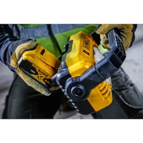 LUZ LED COMPACTA XR 1812V SCARREGBAT DEWALT 8 scaled 1.webp