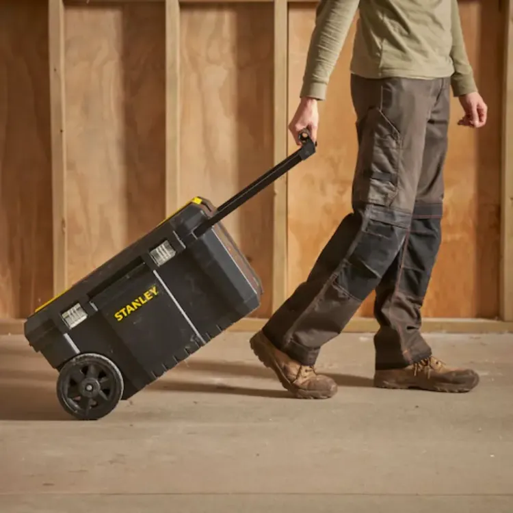 ARCA DE TRANSPORTE ESSENTIAL 50L STANLEY 11 scaled 1.webp