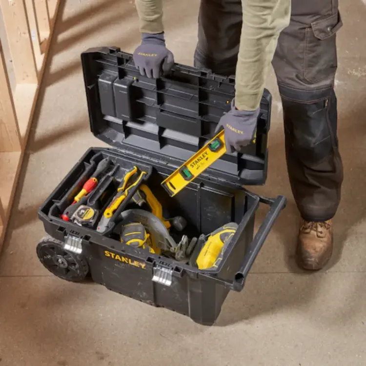 ARCA DE TRANSPORTE ESSENTIAL 50L STANLEY 5 scaled 1.webp