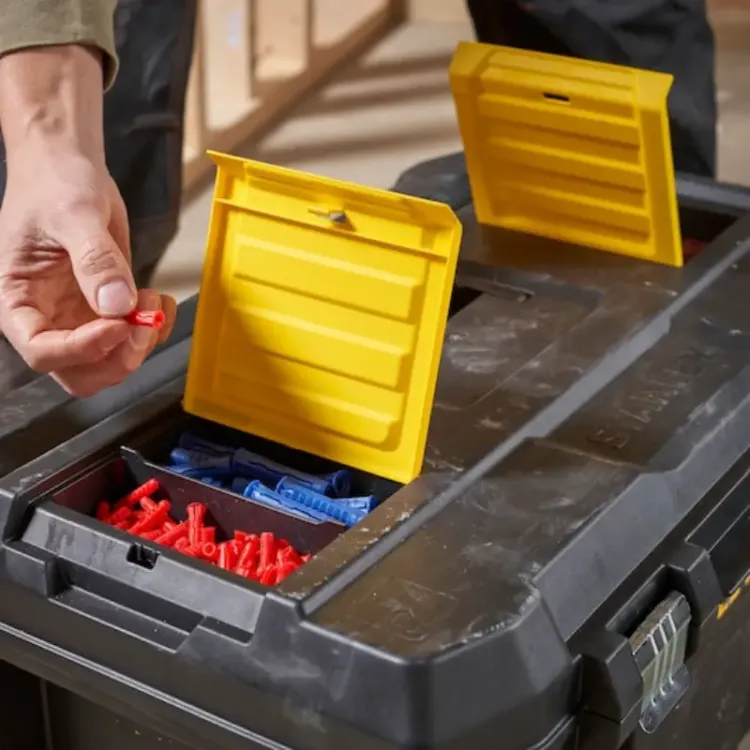 ARCA DE TRANSPORTE ESSENTIAL 50L STANLEY 7 scaled 1.webp