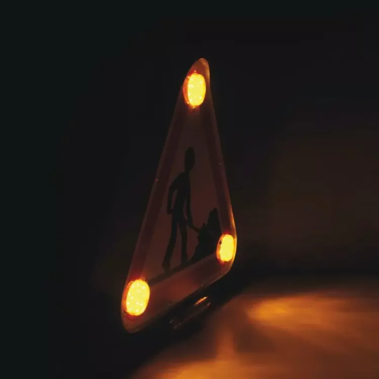triangulo-triflash-led-classe-1-sodiflash-chavevertical-com-1.webp